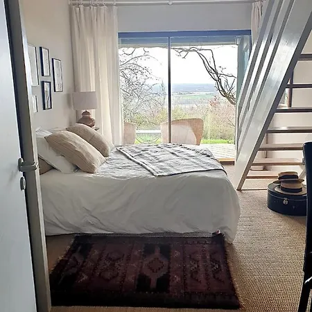 D Hotes, La Maison De Kat Bed & Breakfast 3*