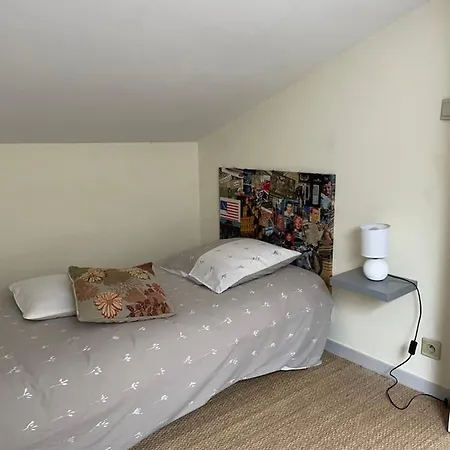 D Hotes, La Maison De Kat Bed & Breakfast 3*