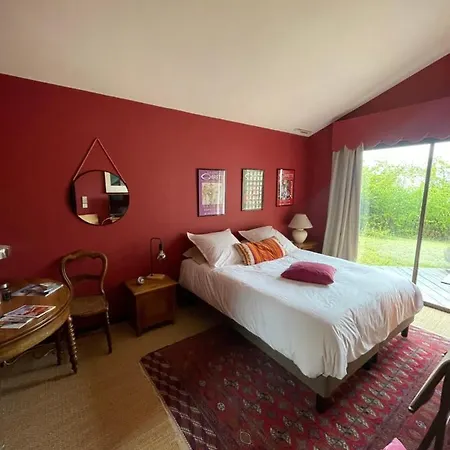 D Hotes, La Maison De Kat Bed & Breakfast 3*