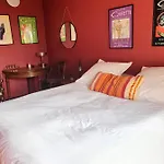 Alojamento de Acomodação e Pequeno-almoço D Hotes, La Maison De Kat 3*