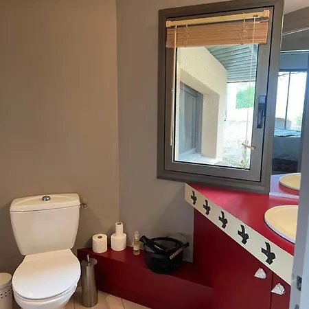 Panzió D Hotes, La Maison De Kat 3*