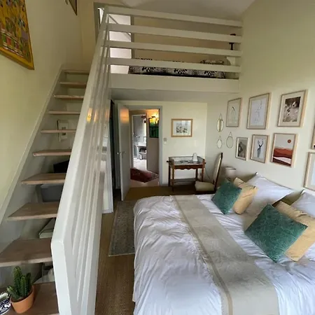 Panzió D Hotes, La Maison De Kat